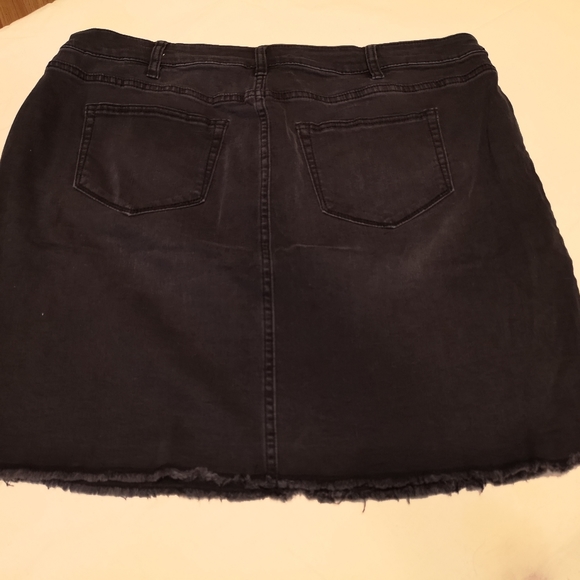 Skirt - Picture 2 of 3